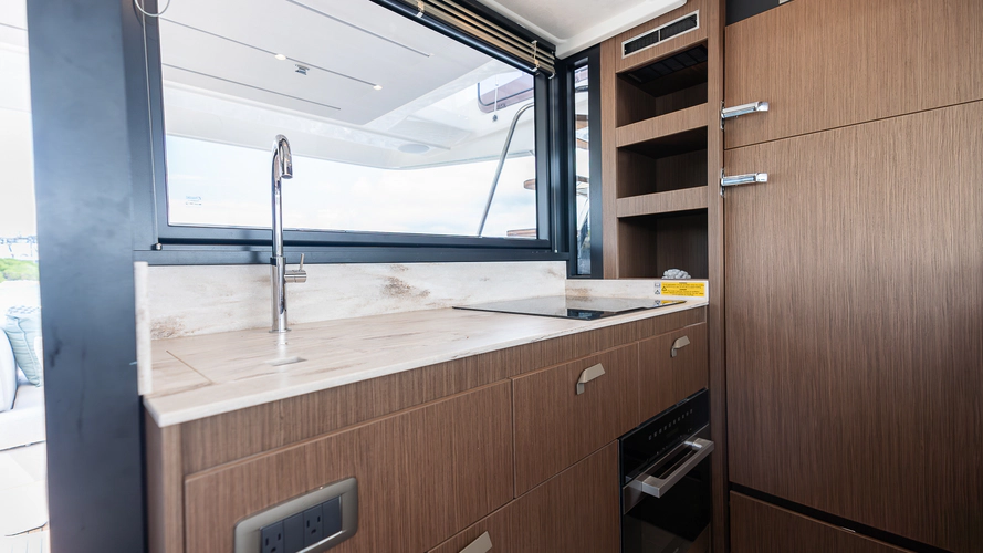 F4.9 Yacht Photos Pics 