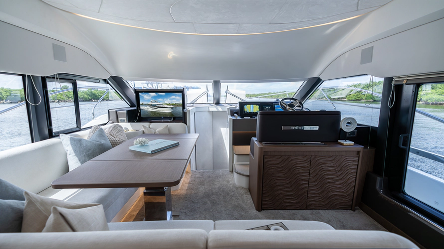 F4.9 Yacht Photos Pics 