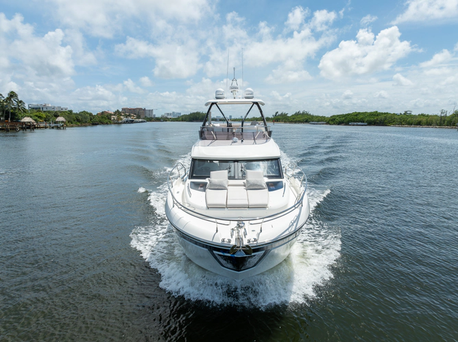 F4.9 Yacht Photos Pics 