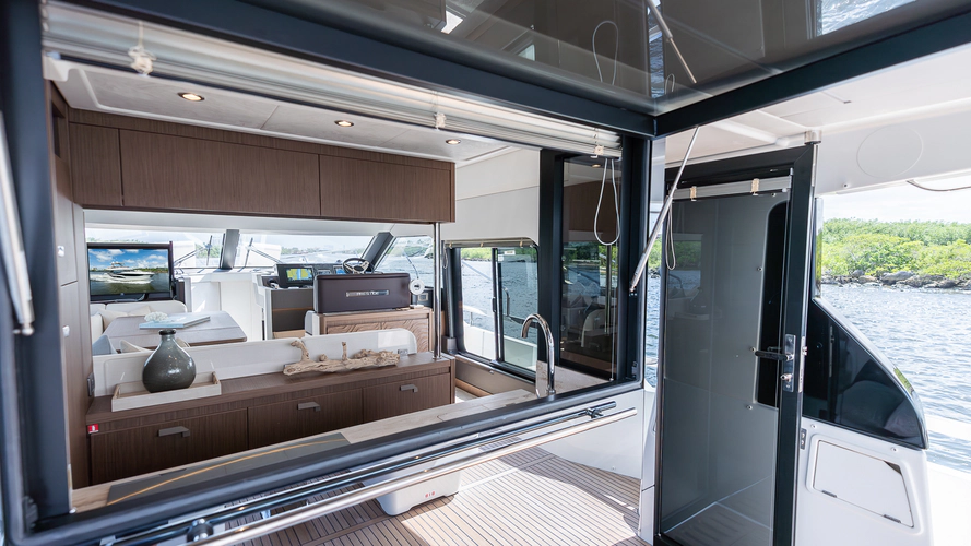 F4.9 Yacht Photos Pics 