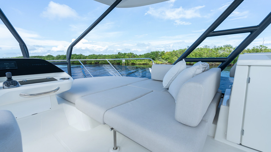 F4.9 Yacht Photos Pics 