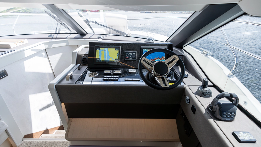 F4.9 Yacht Photos Pics 