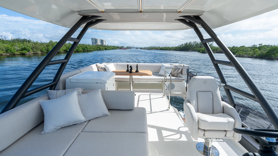 F4.9 Yacht Photos Pics 