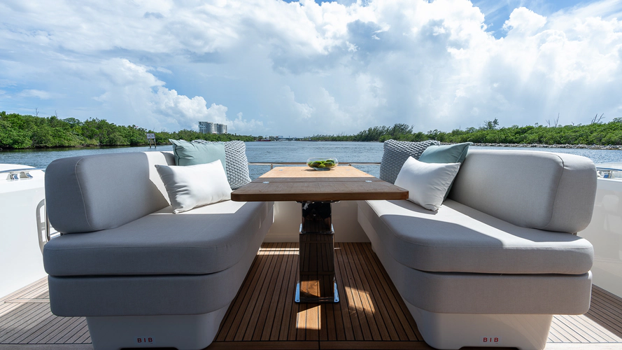 F4.9 Yacht Photos Pics 