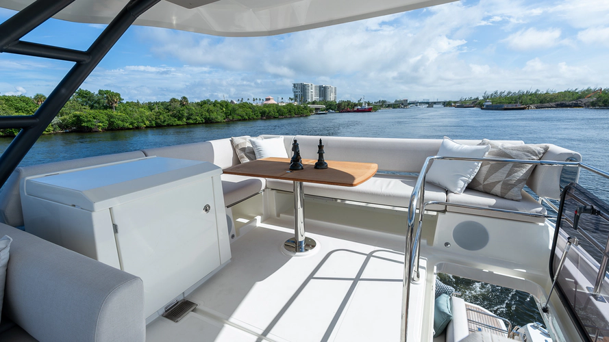 F4.9 Yacht Photos Pics 