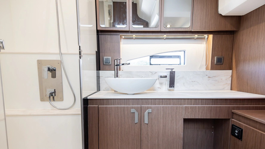 F4.9 Yacht Photos Pics 