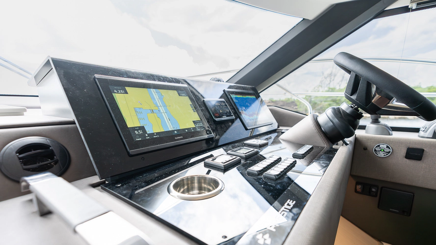 F4.9 Yacht Photos Pics 