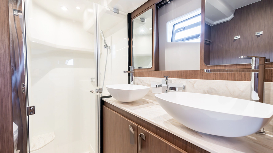 F4.9 Yacht Photos Pics 