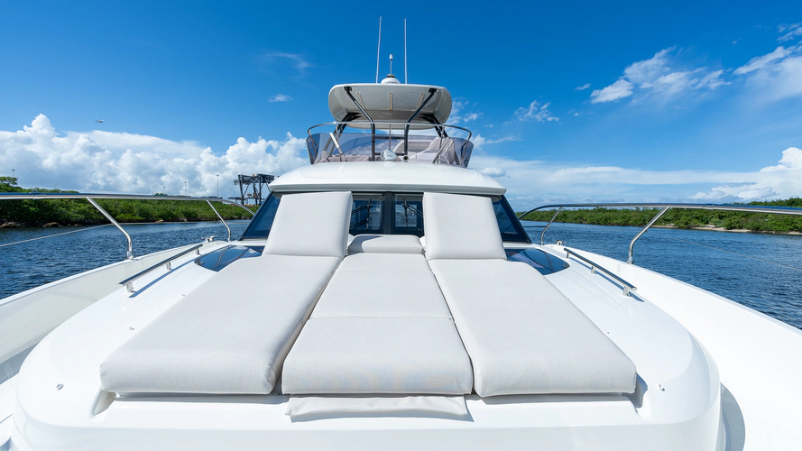 F4.9 Yacht Photos Pics 