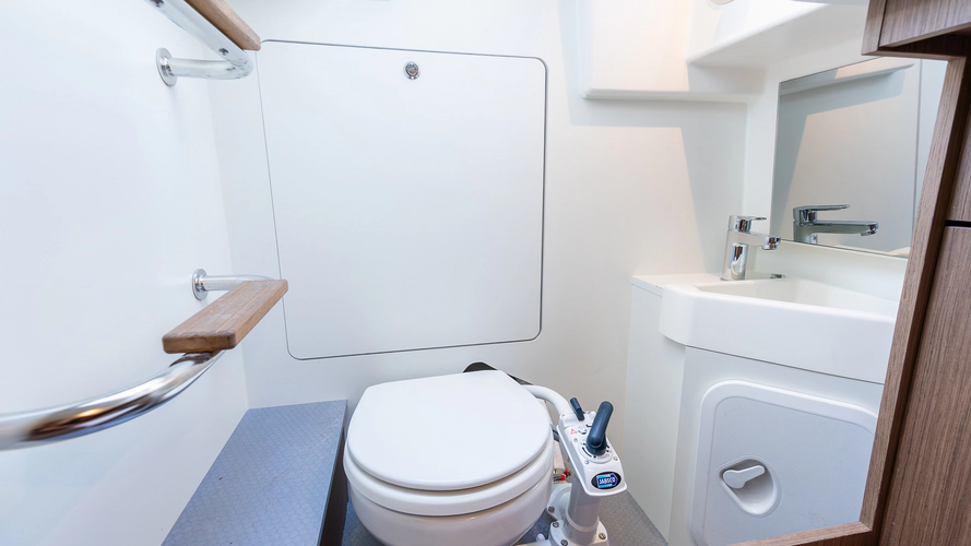 F4.9 Yacht Photos Pics 