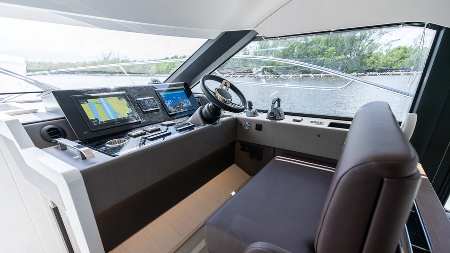 F4.9 Yacht Photos Pics 