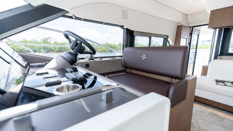 F4.9 Yacht Photos Pics 