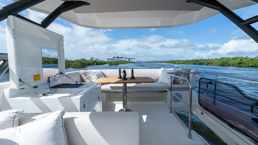 F4.9 Yacht Photos Pics 