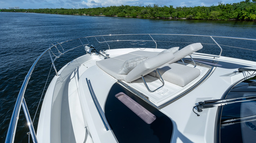 F4.9 Yacht Photos Pics 