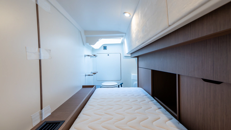 F4.9 Yacht Photos Pics 