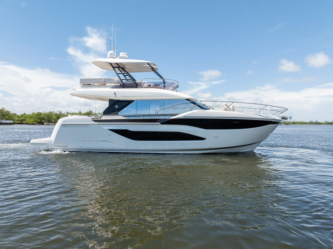 F4.9 Yacht Photos Pics 