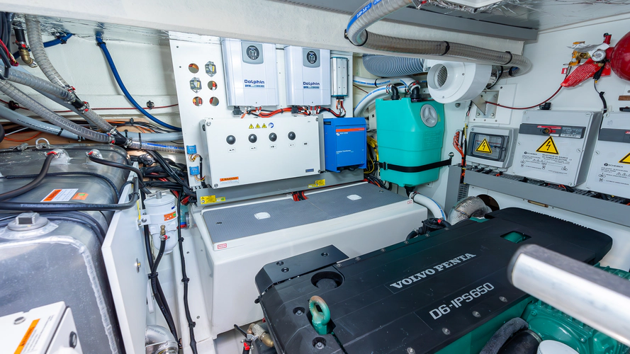 F4.9 Yacht Photos Pics 