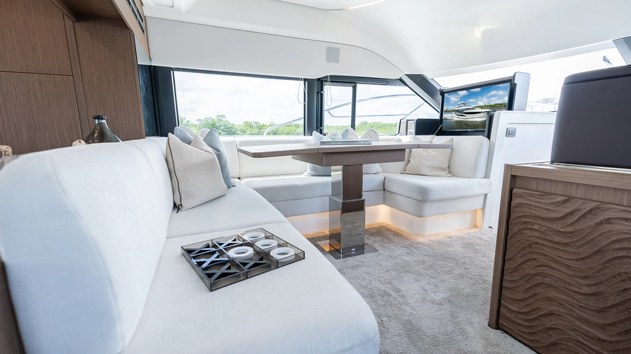 F4.9 Yacht Photos Pics 