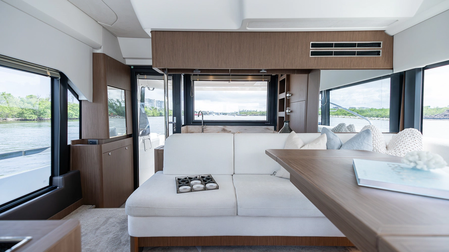 F4.9 Yacht Photos Pics 