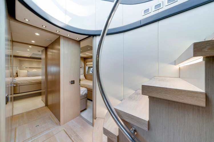 Gravitas Yacht Photos Pics 