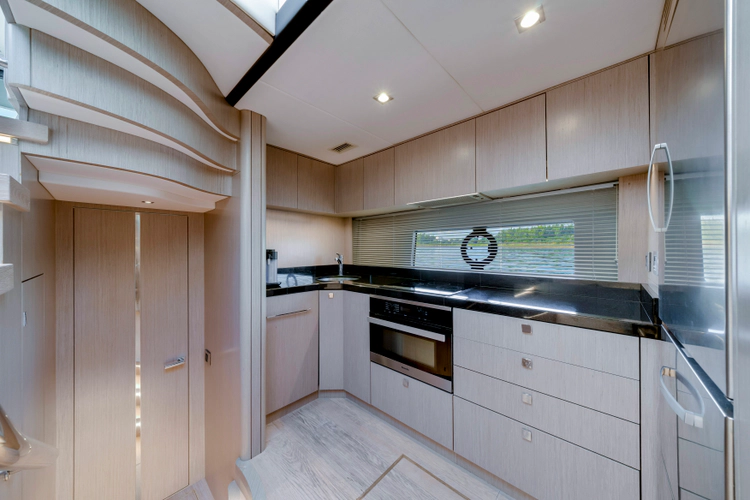 Gravitas Yacht Photos Pics 