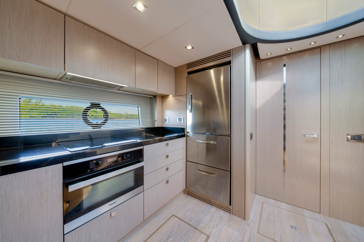 Gravitas Yacht Photos Pics 