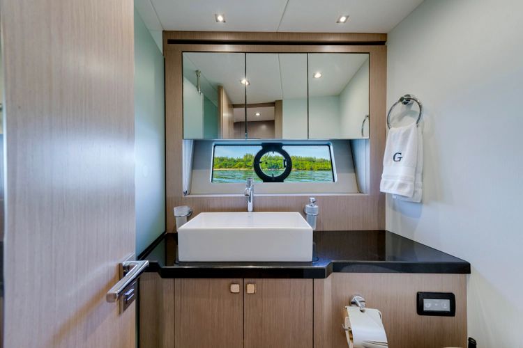 Gravitas Yacht Photos Pics 