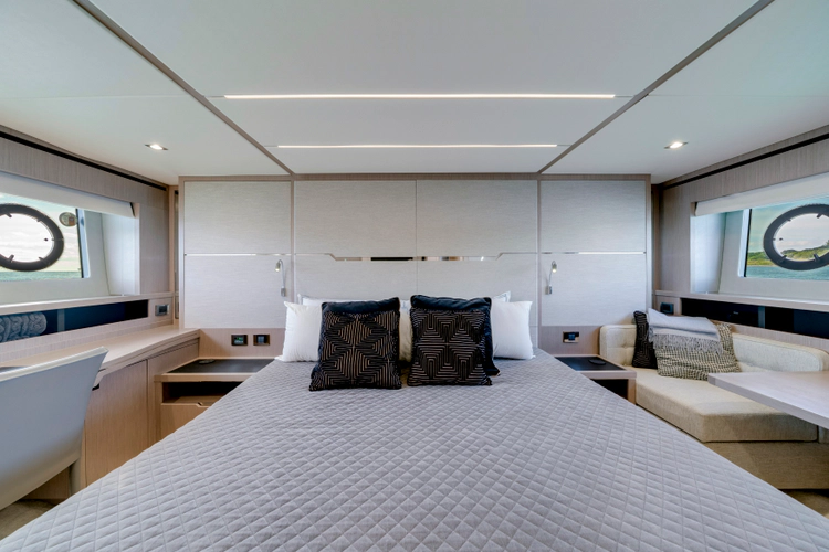 Gravitas Yacht Photos Pics 