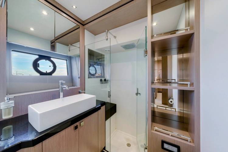 Gravitas Yacht Photos Pics 