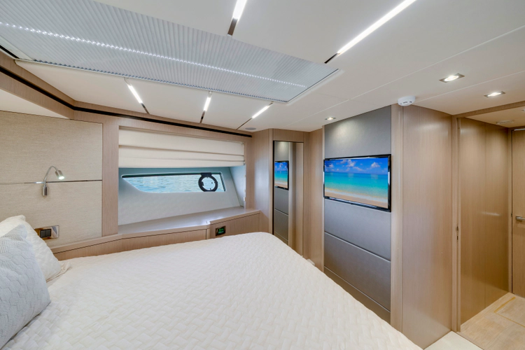 Gravitas Yacht Photos Pics 