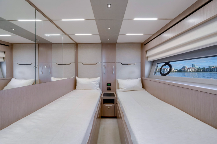 Gravitas Yacht Photos Pics 