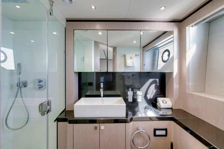 Gravitas Yacht Photos Pics 