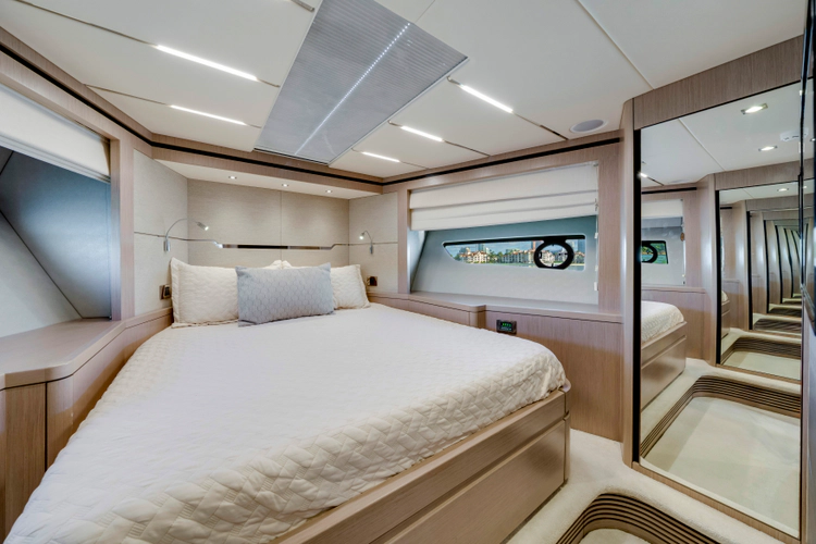 Gravitas Yacht Photos Pics 