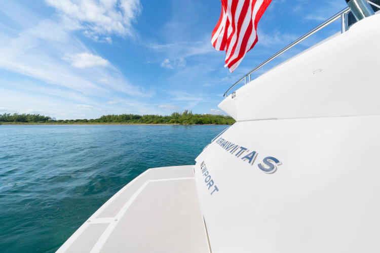 Gravitas Yacht Photos Pics 