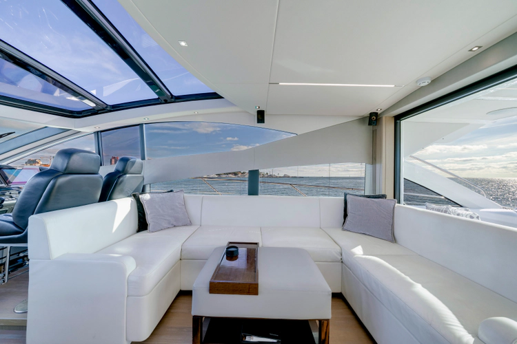 Gravitas Yacht Photos Pics 