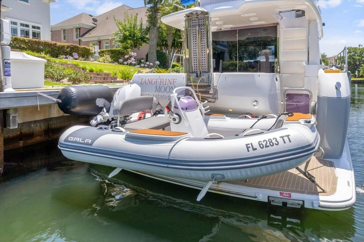 Tangerine Moon Yacht Photos Pics 