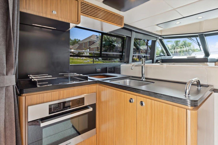 Tangerine Moon Yacht Photos Pics 