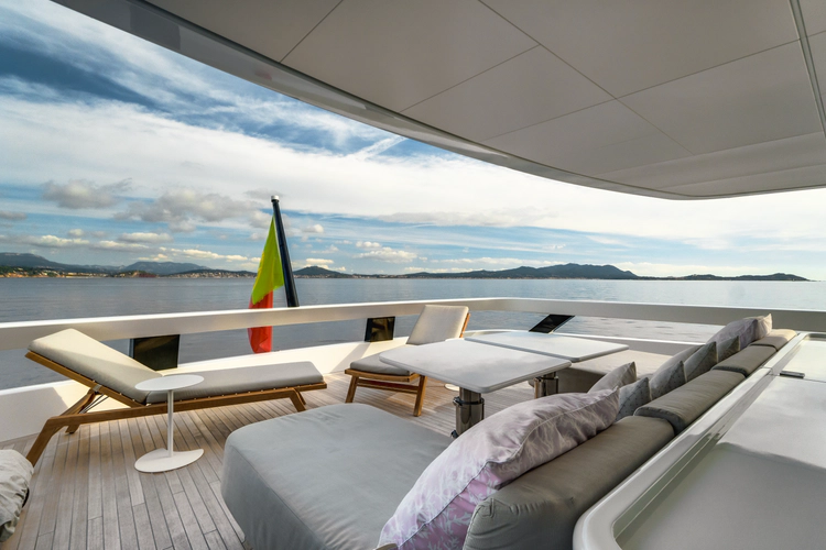 L.a.u.l Yacht Photos Pics 