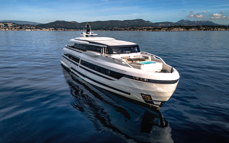 L.a.u.l Yacht Photos Pics 