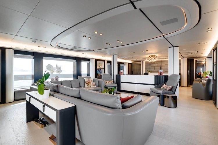 L.a.u.l Yacht Photos Pics 