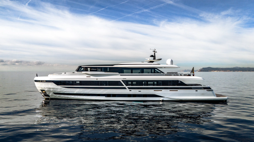 L.a.u.l Yacht Photos Pics 