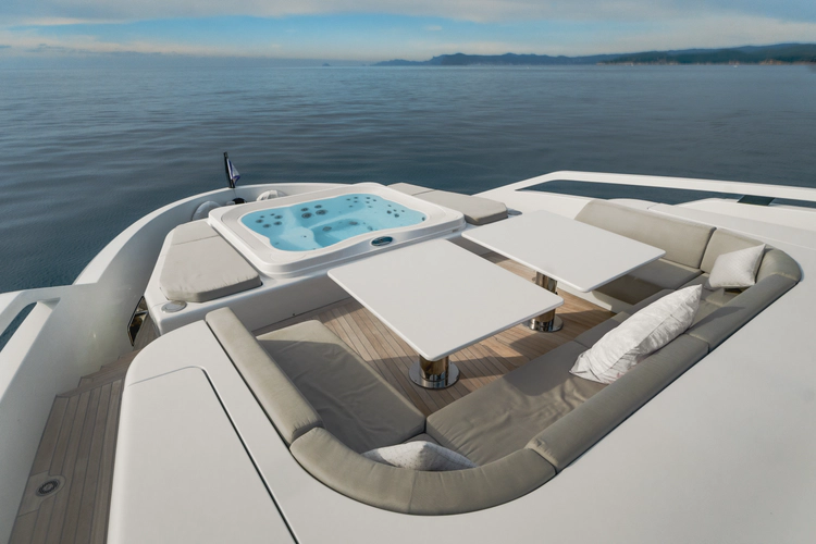 L.a.u.l Yacht Photos Pics 