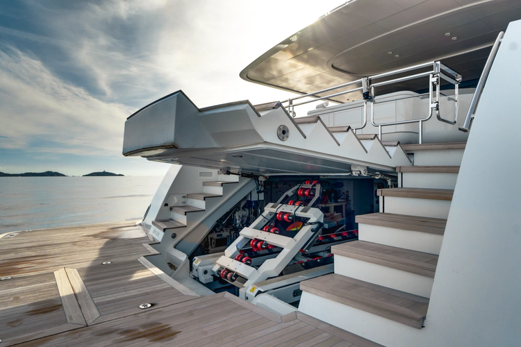 L.a.u.l Yacht Photos Pics 