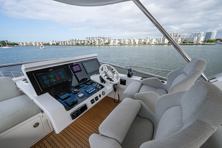 Liquid Asset Yacht Photos Pics 