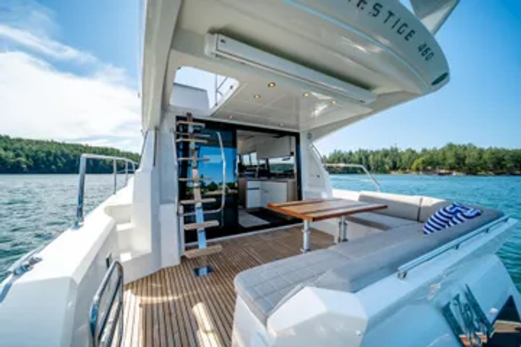 V & A Yacht Photos Pics 