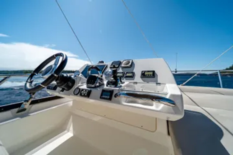 V & A Yacht Photos Pics 