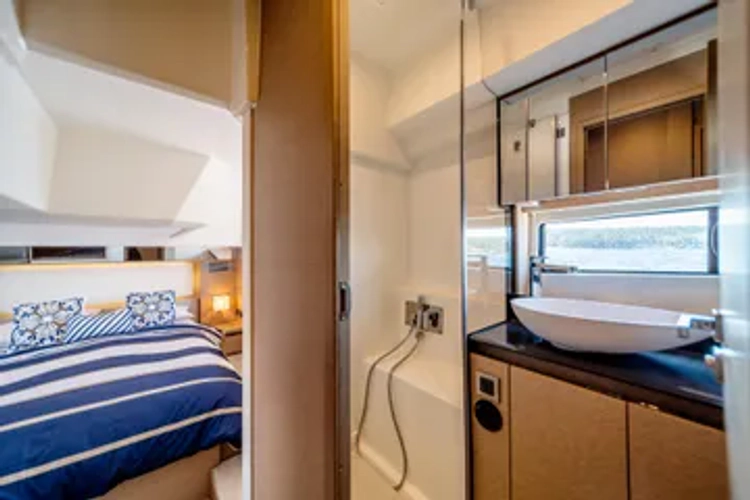 V & A Yacht Photos Pics 