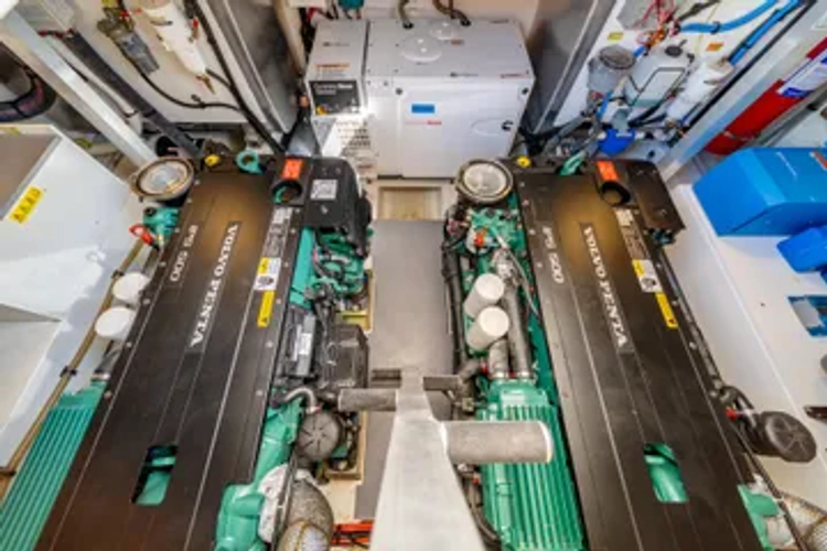 V & A Yacht Photos Pics 