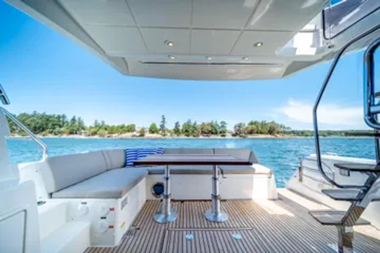 V & A Yacht Photos Pics 