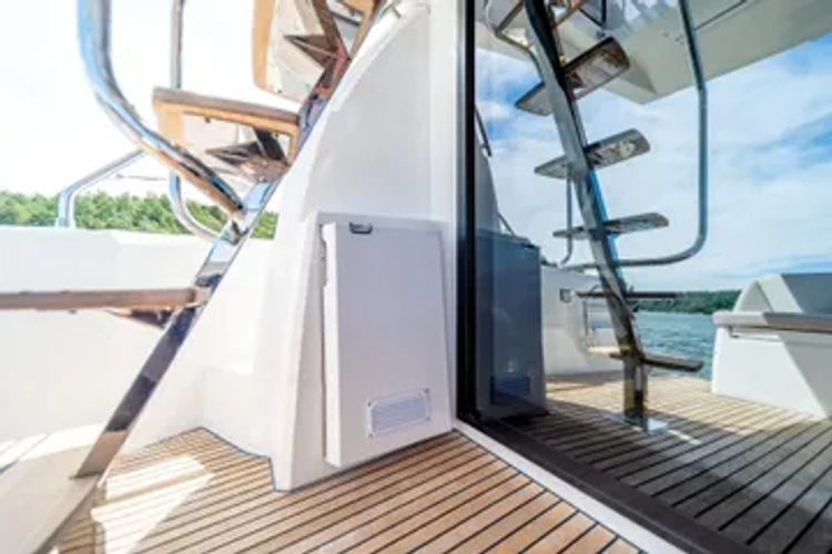 V & A Yacht Photos Pics 